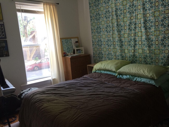 Building Photo - Beautiful 1 Bed Apartment in North Center/ Ravenswood Area Available September 1st