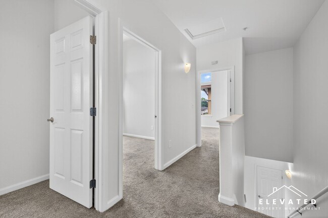 Building Photo - 1040 Campoy St