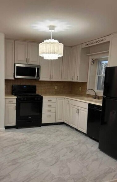 Building Photo - 823 Bowman Rd