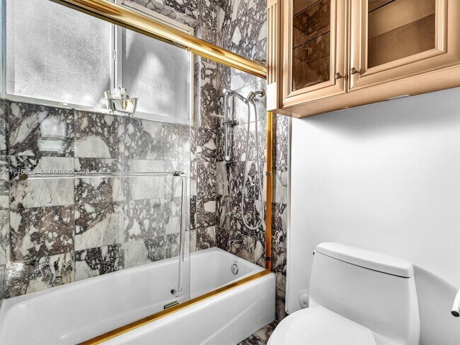 Building Photo - 922 Washington St