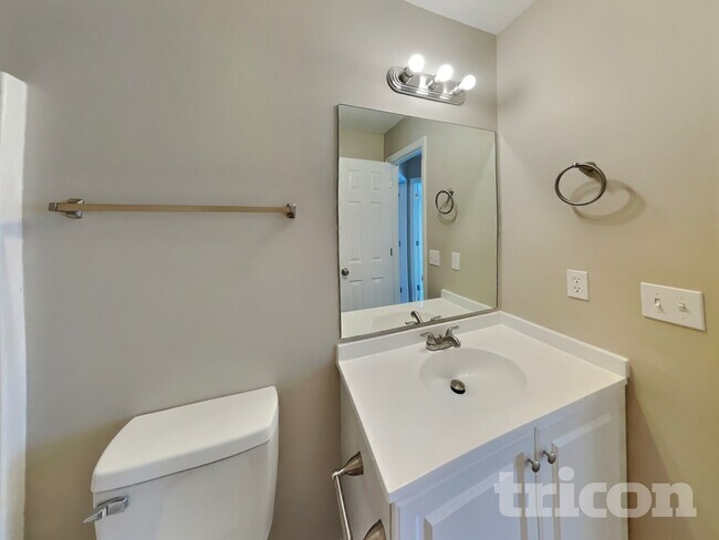 Building Photo - 1889 Olive Cir