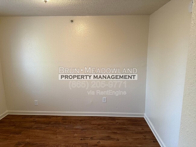 Building Photo - 436 E Red Bud Rd