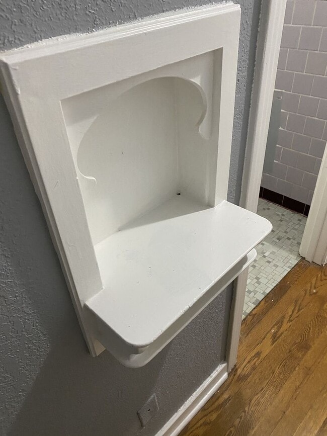 Building Photo - Bryn Mawr