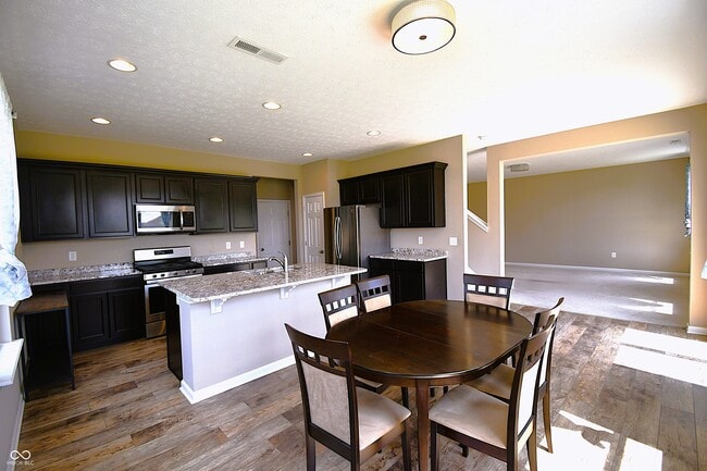 Building Photo - 2327 Creekland Dr