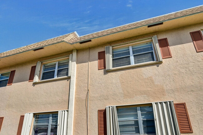 Building Photo - 600 SW 2nd Ave