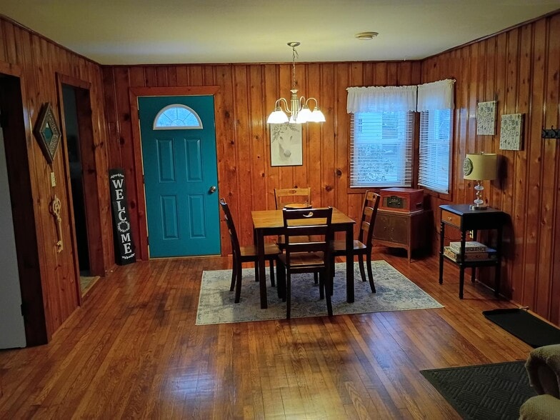 Building Photo - 209 Walnut St