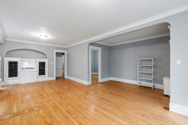 Building Photo - Murray Lower Flat