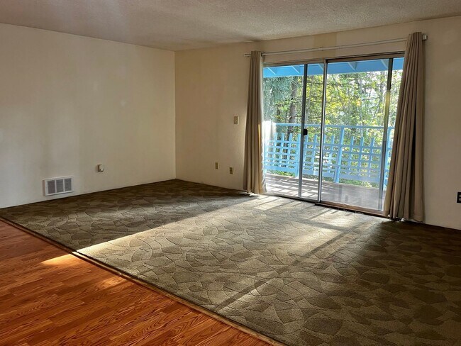 Building Photo - 1110 Shorewood Dr
