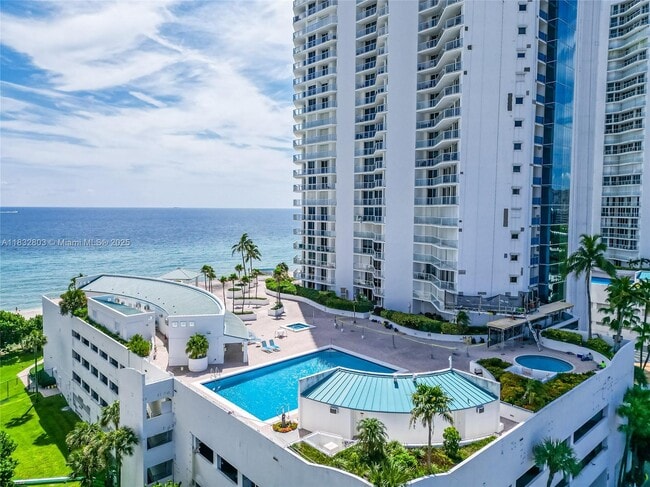 Building Photo - 16485 Collins Ave