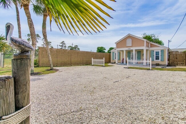 Building Photo - 5499 Medina Rd