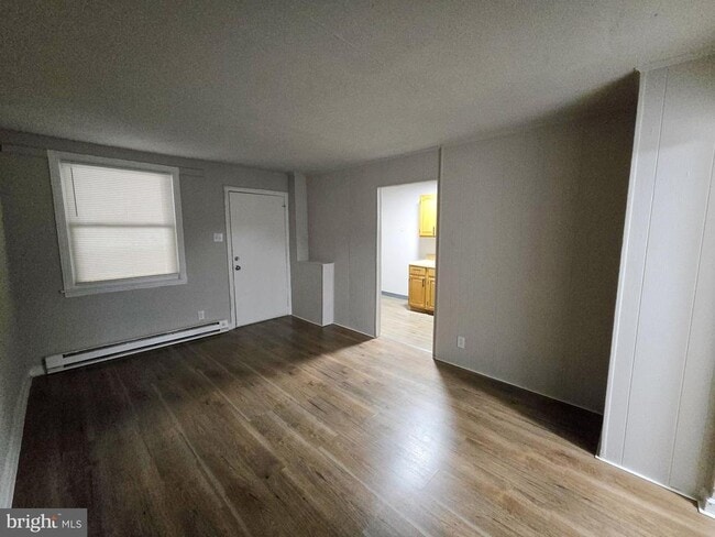 Building Photo - 2120 E Cheltenham Ave