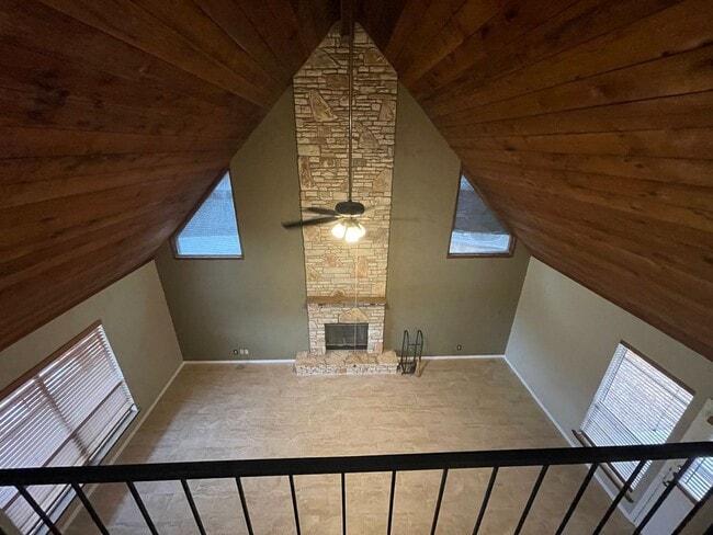 Building Photo - NEW ON MARKET