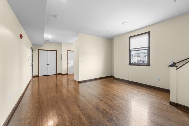 Building Photo - 342 Broadway