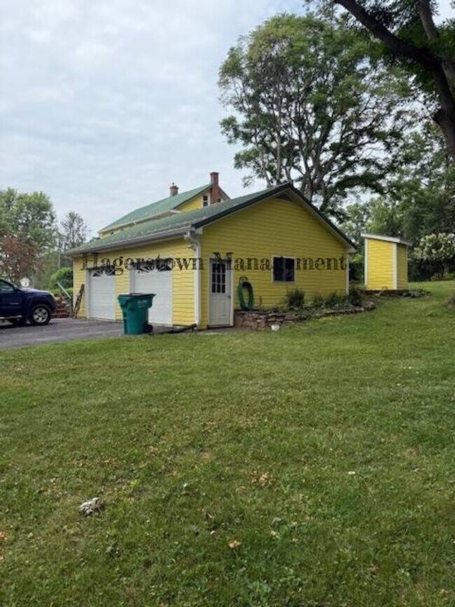 Building Photo - 3 Bedroom Home in Picturesque Appalacian M...
