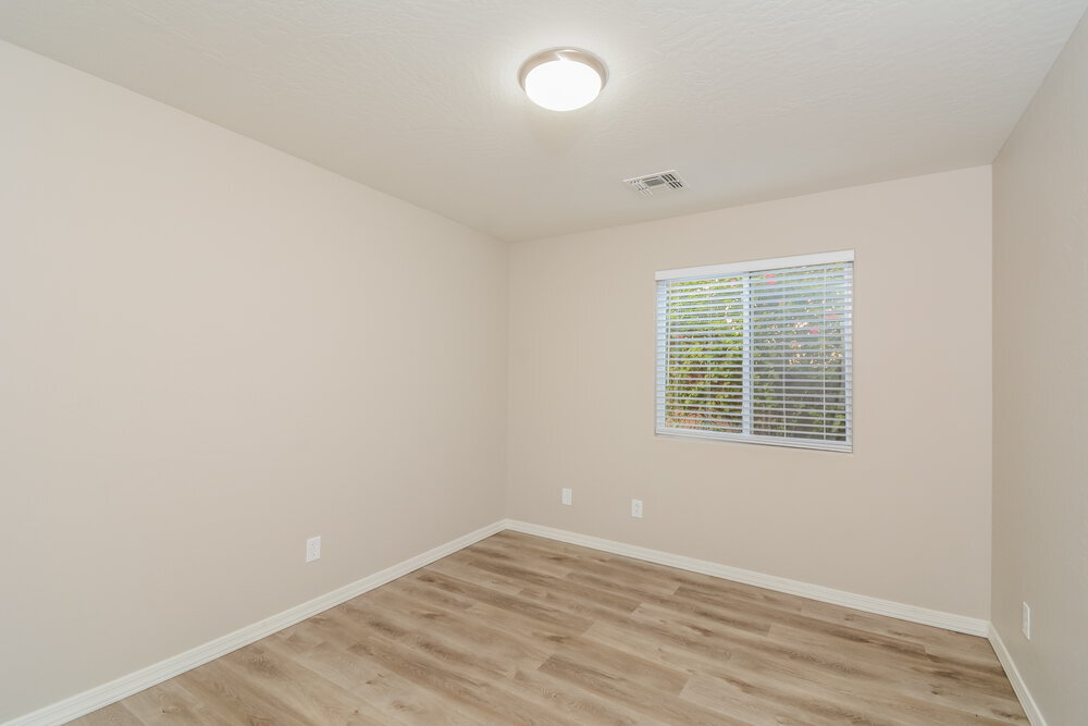 Building Photo - 15438 W Mercer Ln