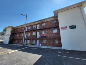 Building Photo - 2625 S Big Bend Blvd