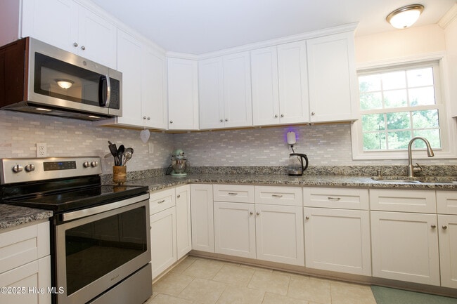 Building Photo - 215 S Pinehurst St