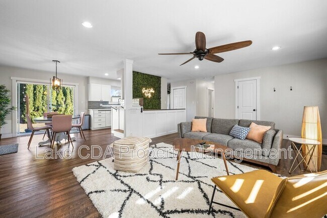 Building Photo - 3870 N Honeysuckle Dr