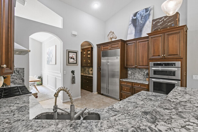 Building Photo - 3251 SW Holly Ln