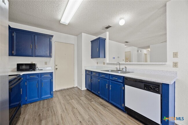 Building Photo - 2804 Cactus Dr