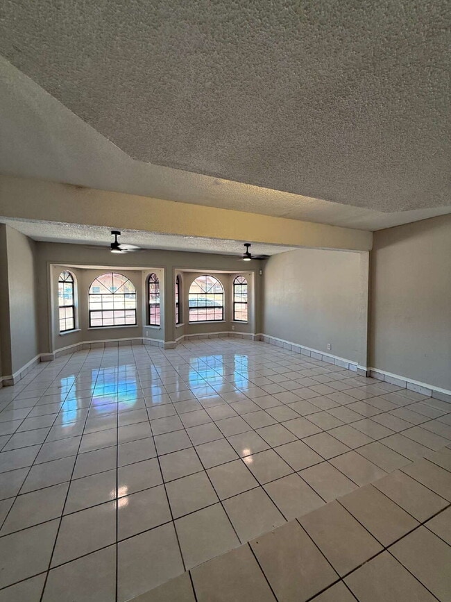 Building Photo - 11708 Sierra Azul Dr