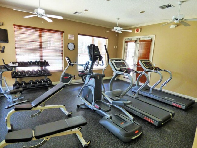 Building Photo - Luxury 3BR/3BA Townhome with 2-Car Garage in Gated Greystone – Sanford