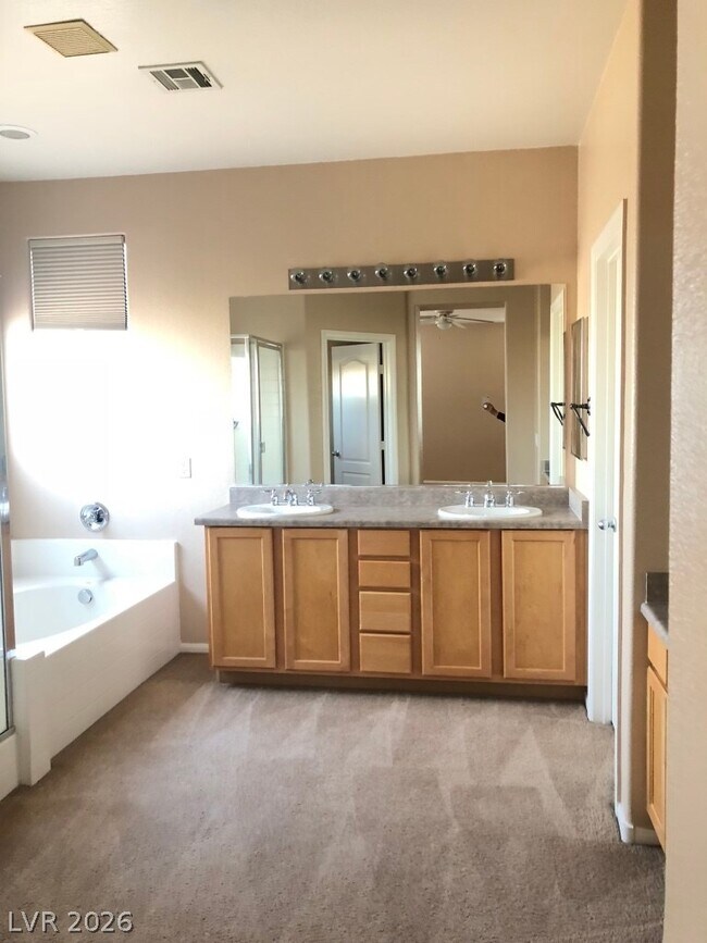 Building Photo - 706 Aloe Yucca Ave