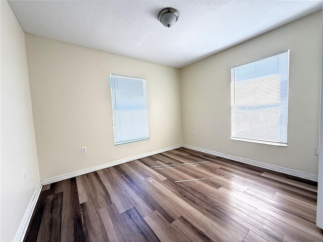 Building Photo - 720 Newton Ave S