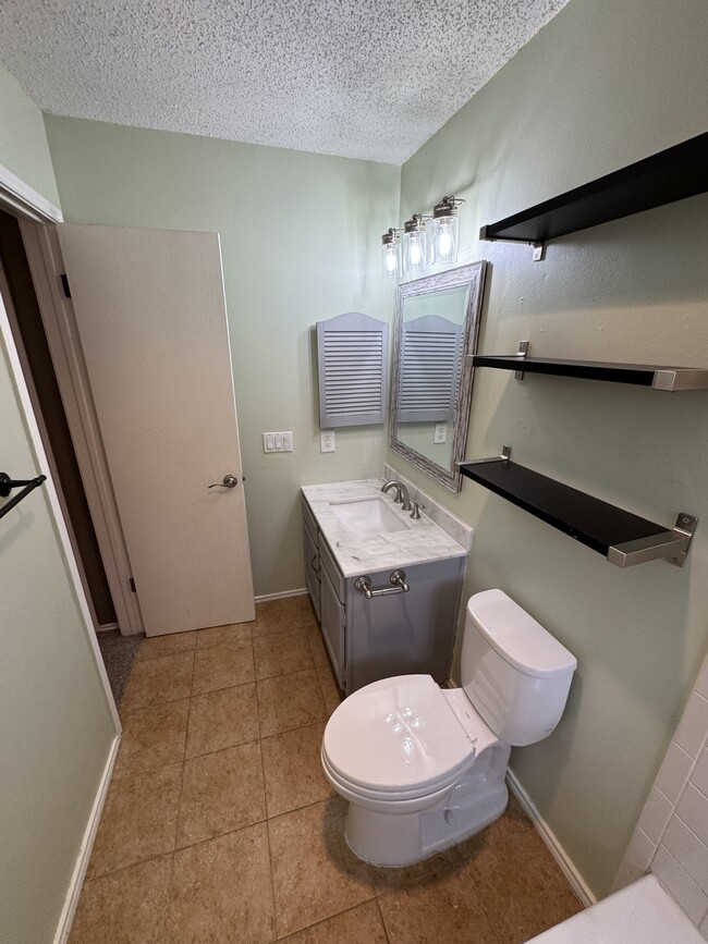 Building Photo - 13815 Stone Hollow