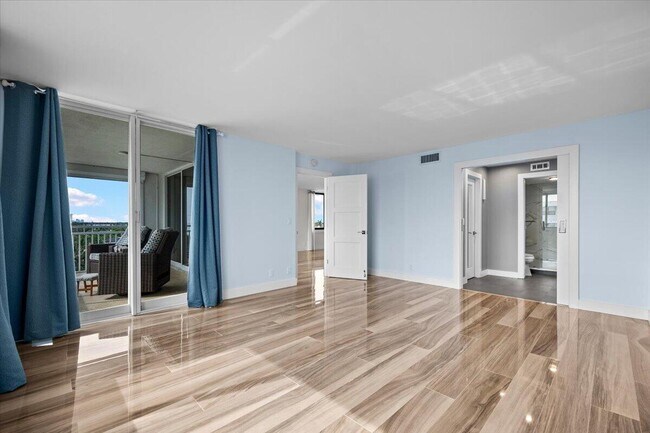Building Photo - 911 Ocean Dr