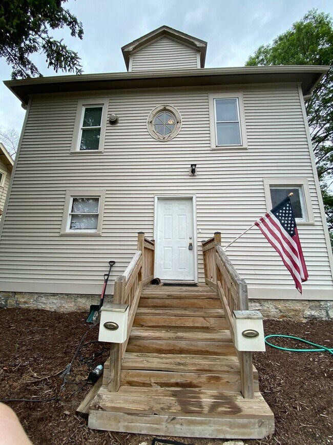 Building Photo - 104 8th St NW
