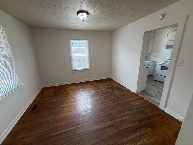 Building Photo - Adorable Shadle Bungalow - 2 Bed, 1 Bath