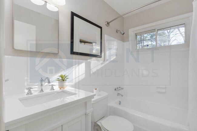 Building Photo - 2532 Parkwood Dr