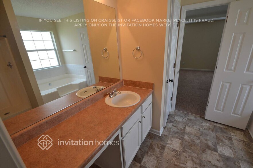 Building Photo - 2992 Knoll View Pl