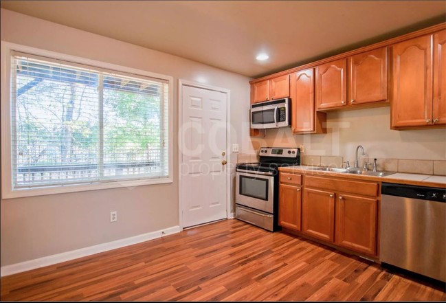 Building Photo - The Enclave at Riverside Village