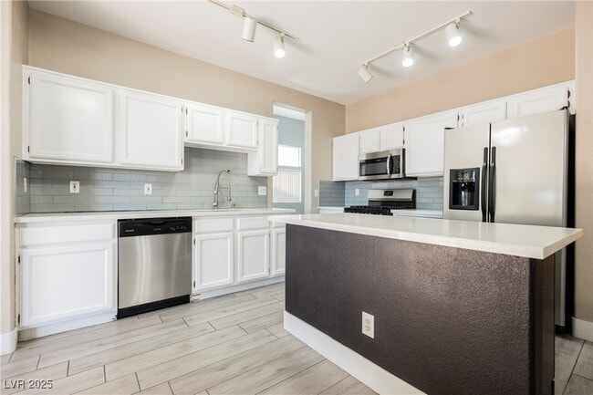 Building Photo - 138 Cam Capri