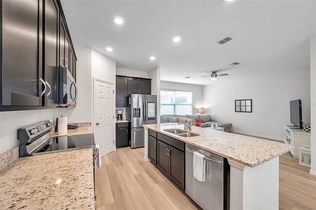 Building Photo - 4966 Avalon Park Blvd