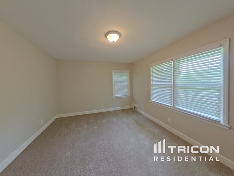 Building Photo - 340 Lynhurst Dr SW