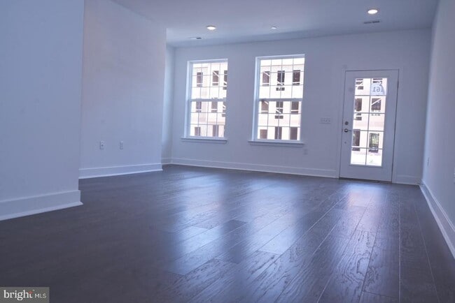Building Photo - 116 Stoutsburg Blvd