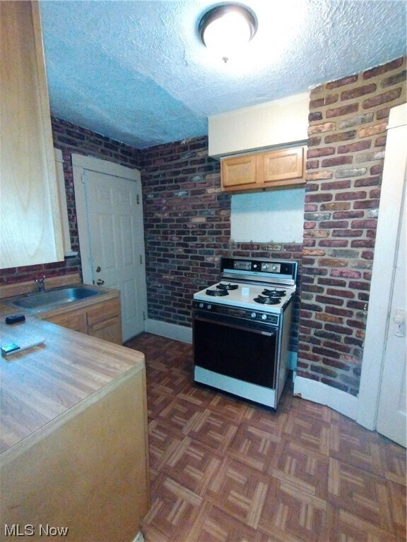 Building Photo - 105 E Boston Ave