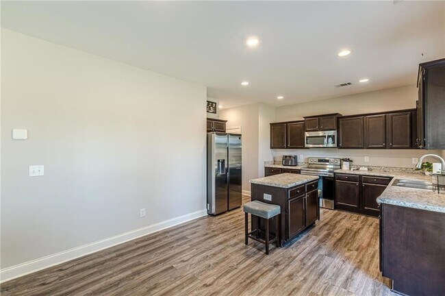 Building Photo - 123 Mulberry Dr