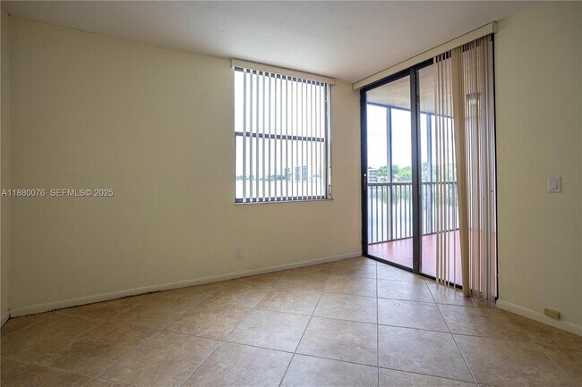 Building Photo - 109 Lake Emerald Dr