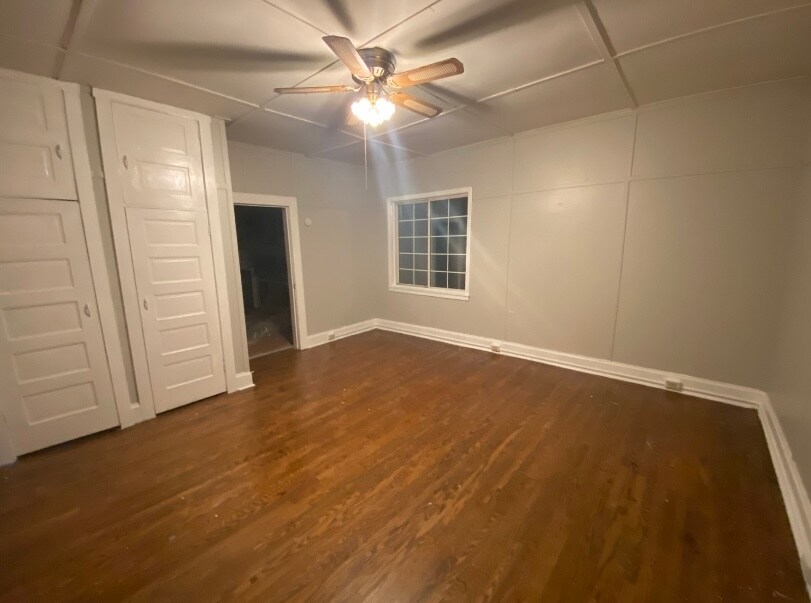 Building Photo - 212 5th St