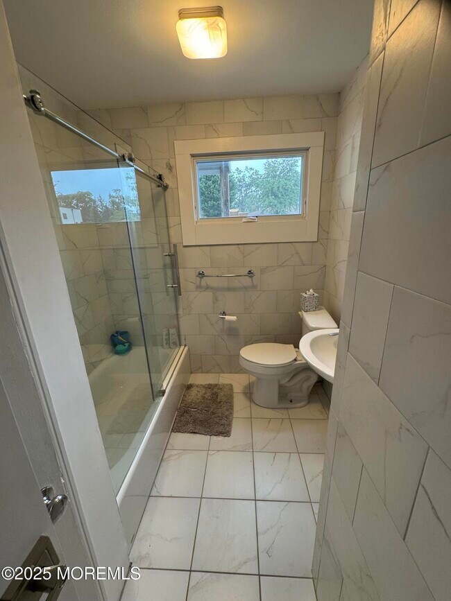 Building Photo - 259 Roosevelt Ave