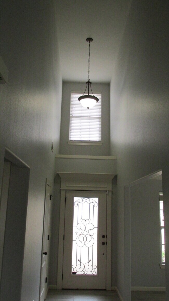 Building Photo - 3507 SW Briar Creek Ave