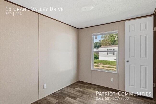 Building Photo - 15 Grand Valley Dr