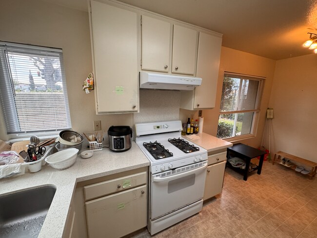 Building Photo - 8364 Summerdale Rd