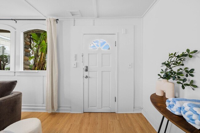 Building Photo - 344 Bonair St