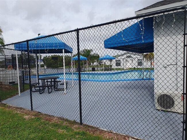 Building Photo - 6702 SW 152nd Pl