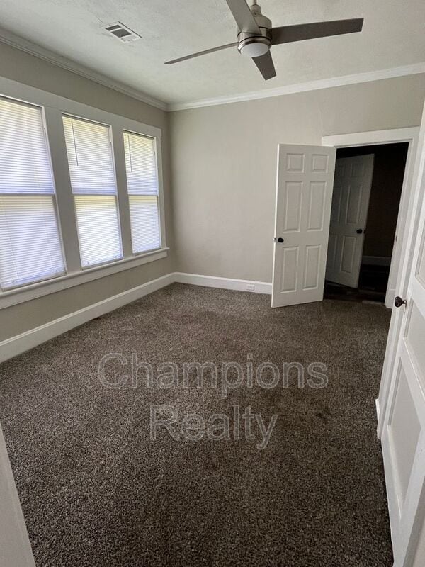 Building Photo - 2509 Schaul St